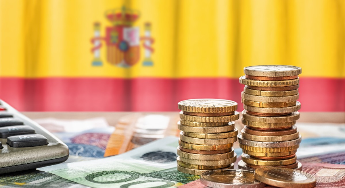 espana-bandera-dinero-istock.jpg