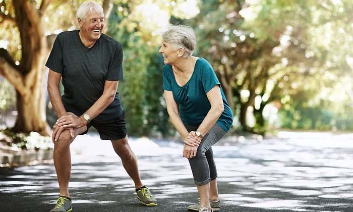 Mantener la actividad física con el paso de los años es esencial para nuestra salud física y mental. Te contamos los mejores deportes para practicar cuando tienes más de 50 años.