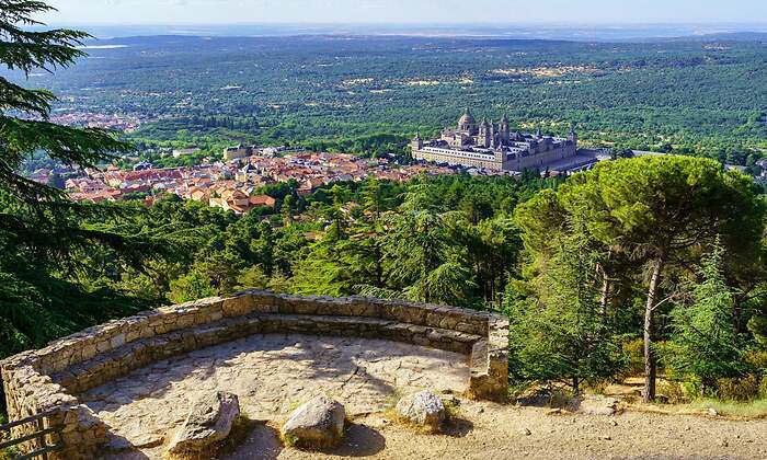 Mirador para disfrutar de las vistas de El Escorial desde las montañas cercanas.