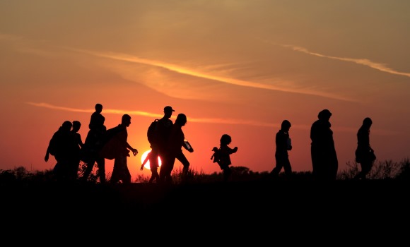 Refugiados-serbia-contraluz-2015-reuters.jpg