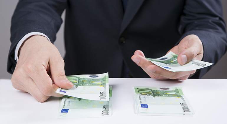 Pagar-dinero-Istock-770-x-420.jpg