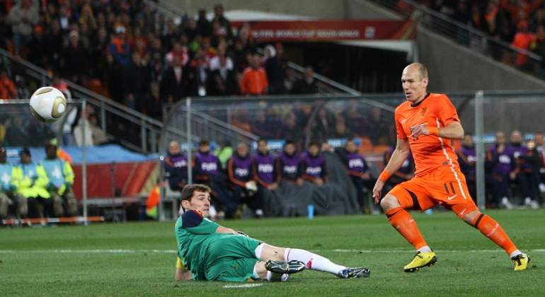 robben-casillas-mundial-2010-reuters.jpg