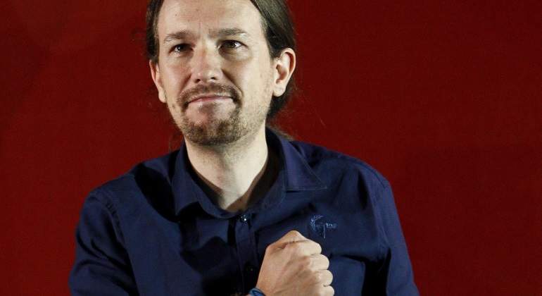 pablo-iglesias-puno-granate-efe.jpg