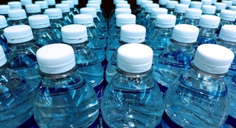 Agua-embotellada.jpg