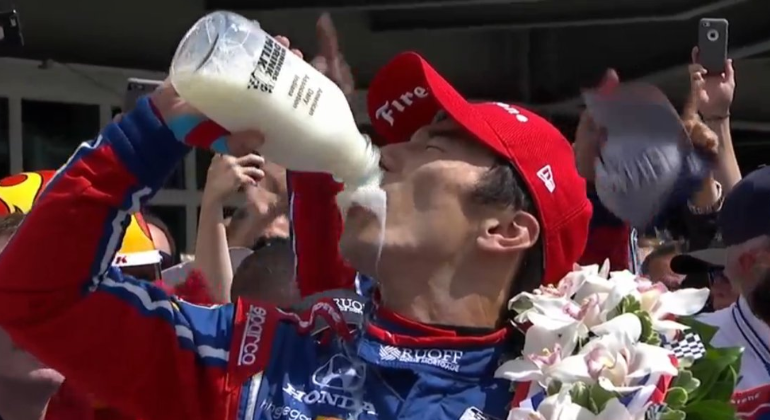 Takuma Sato hace historia y gana la Indy 500; Fernando Alonso rompe el motor y abandona