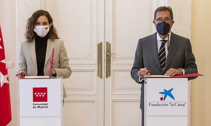 Foto-2-Acuerdo-accion-social-Diaz-Ayuso-Antonio-Vila-Bertran-Fundacion--La-Caixa-Comunidad-de-Madrid-1.jpg