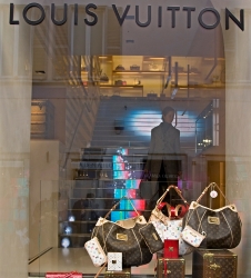 louisvuittonfoto.JPG