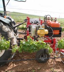 tractor225x250.JPG