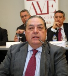 VicenteBoludaAVE225gl.jpg