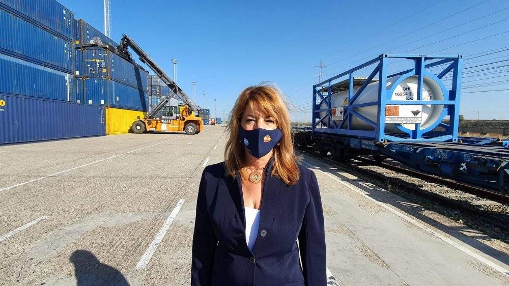 Presidenta-del-Puerto-de-Huelva-terminal-ferroviaria-e1637316554706-1000x562.jpg