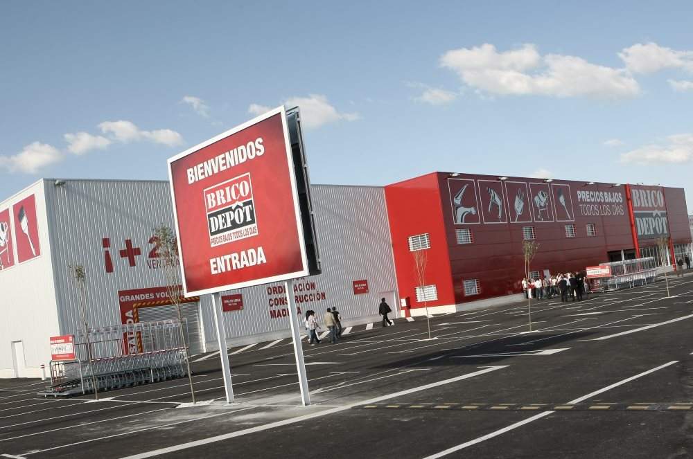 brico-depot-aparcamiento-vacio.jpg