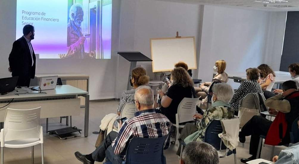 Educacion-financiera-Senior-Valladolid-2.jpg