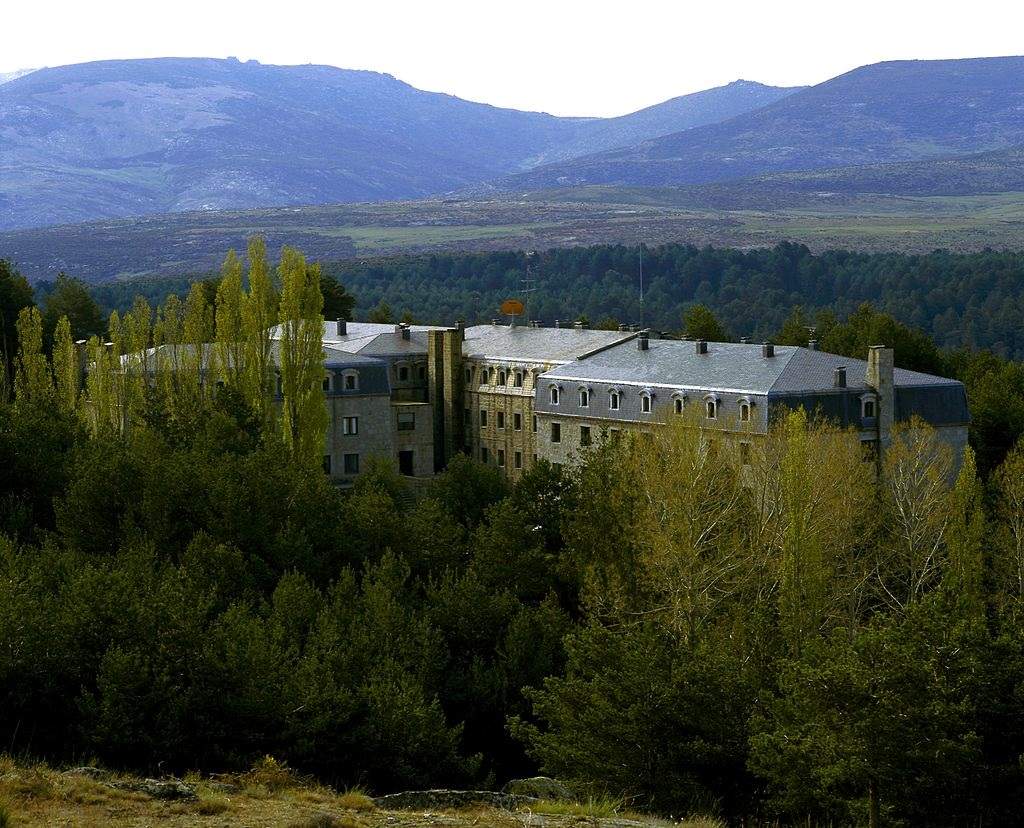 Parador_de_Gredos_1.jpg