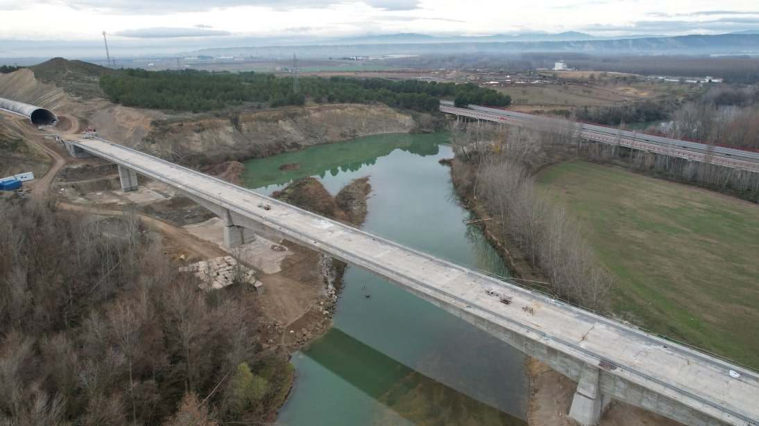 Obras del tren de alta velocidad a Navarra entre Villafranca y Peralta. / Adif