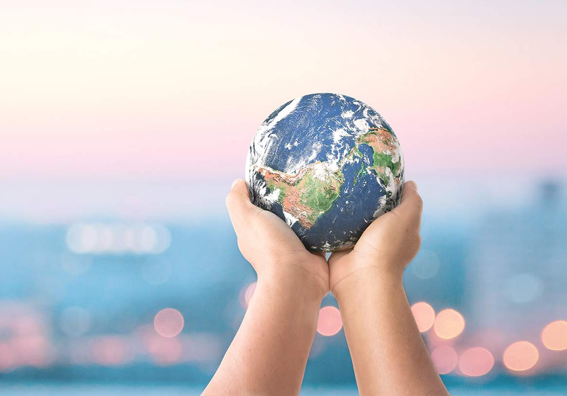 mundo-manos-istock.jpg