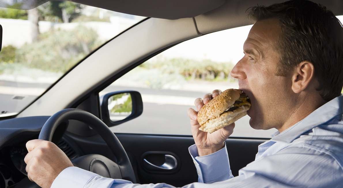 Comer-en-el-coche.jpg