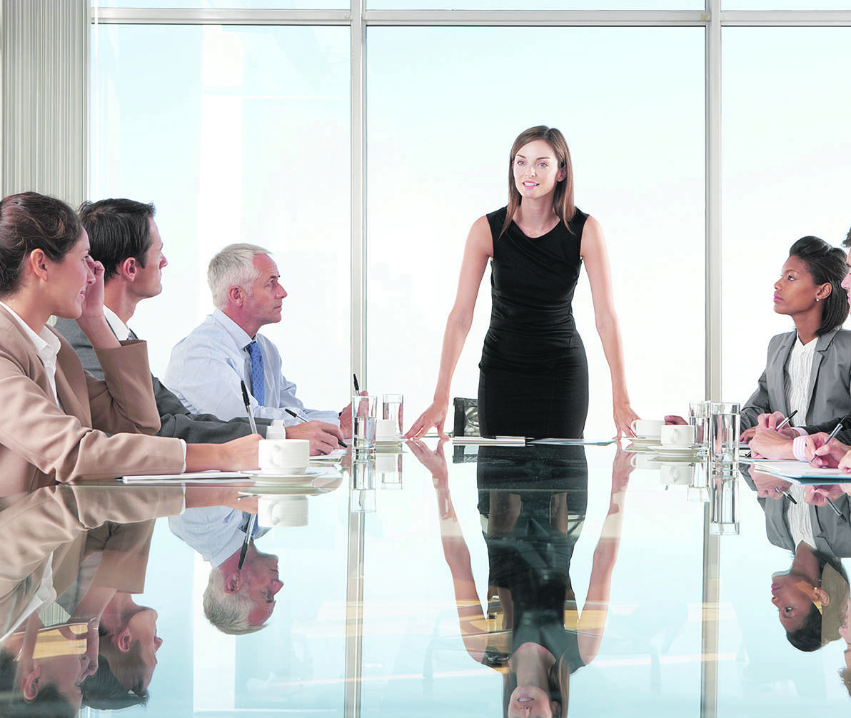 mujer-directiva-reunion-istock.jpg