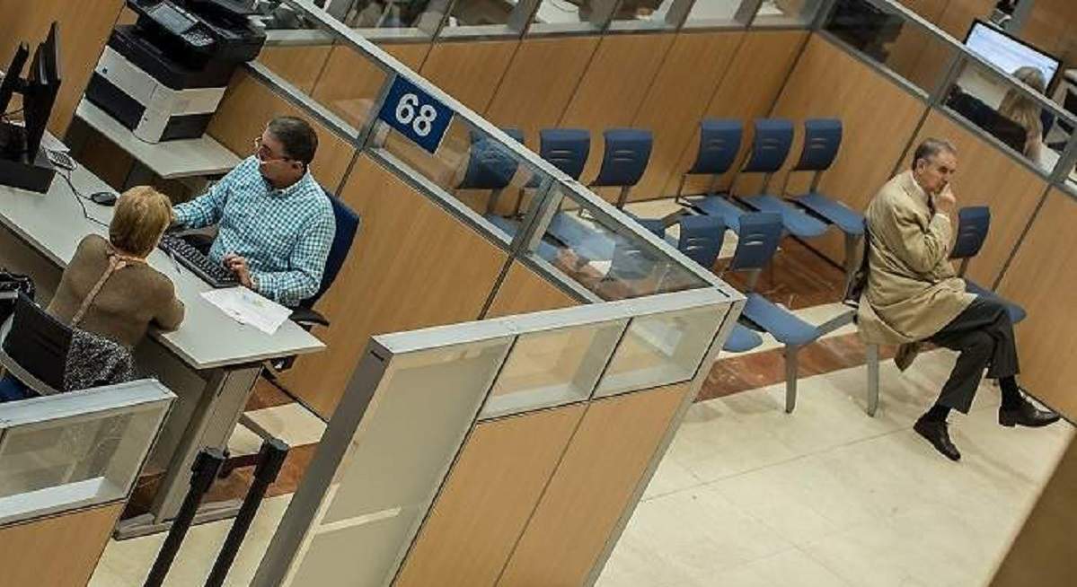 700x420_Funcionario-Agencia-Tributaria.jpg