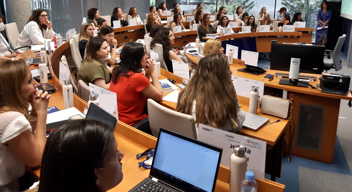 mujeres-directivas.jpg