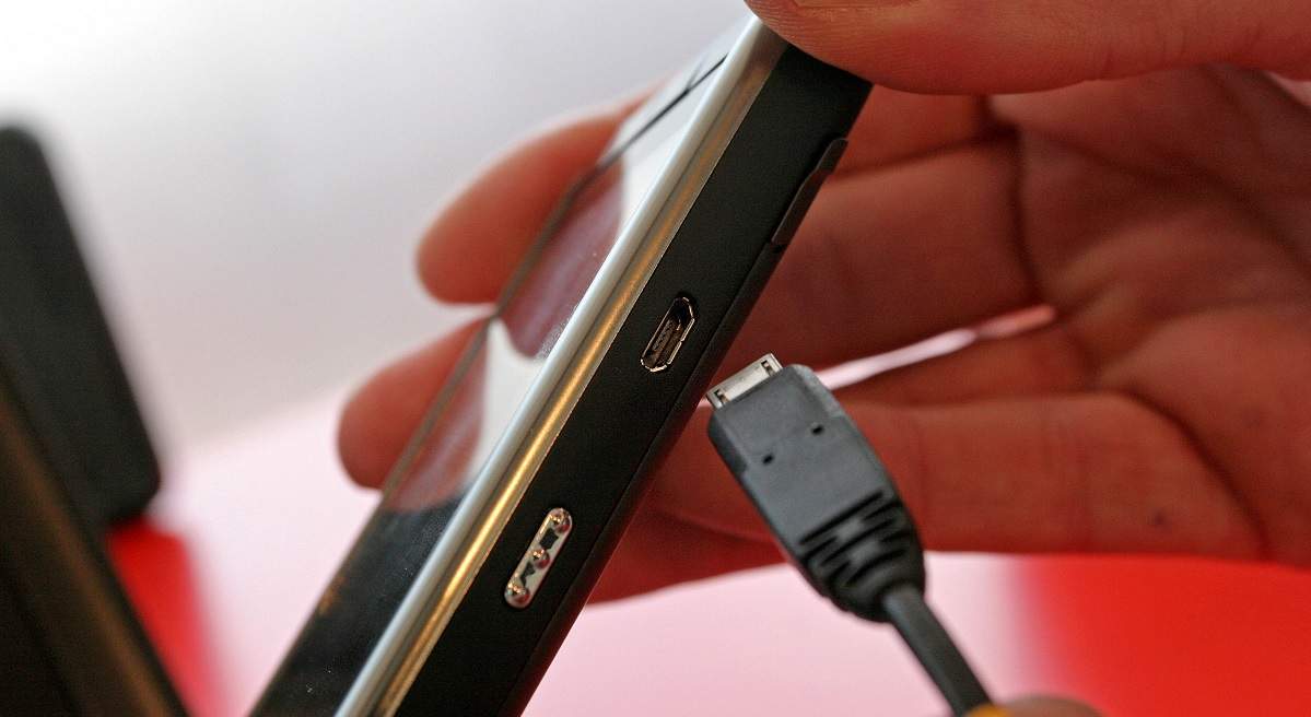telefono-cargados.jpg