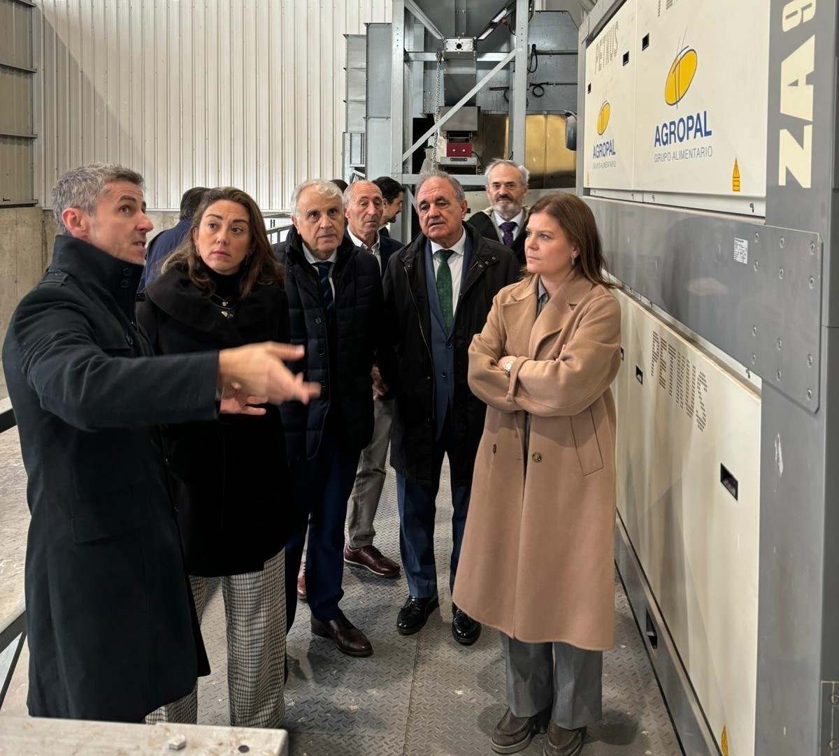 La consejera de Agricultura visita la planta de Semillas de Agropal.