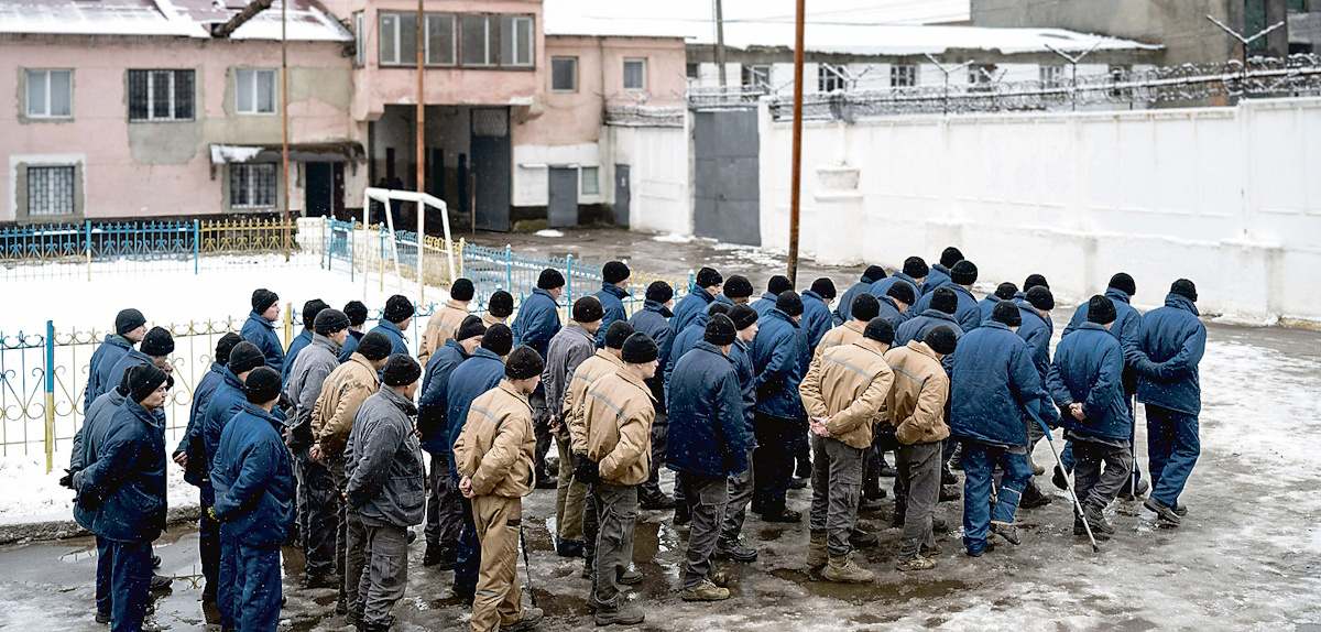 Óblast de Ucrania Occidental, Ucrania. 12 de diciembre de 2024. Prisioneros de guerra rusos encarcelados. alamy