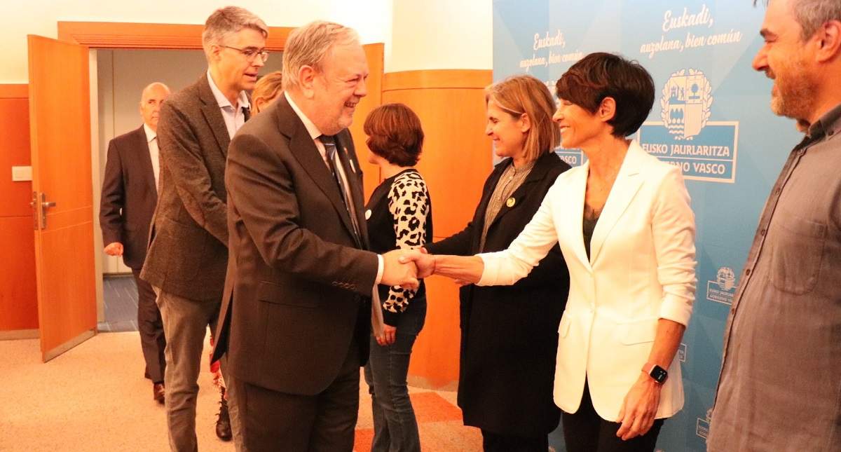 EH_Bildu_1MANOS-1200.jpg