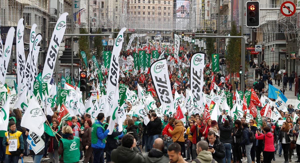 funcionarios-huelga.jpg
