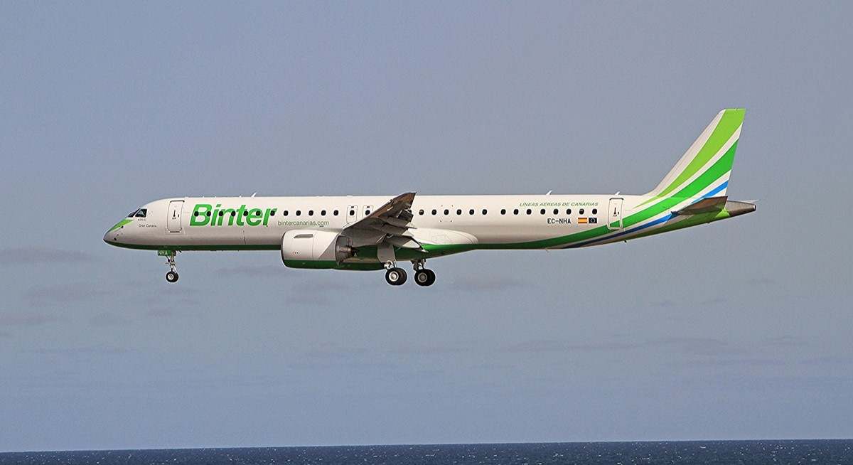 EC-NHA_Embraer_195-E2_Binter_arr.jpg