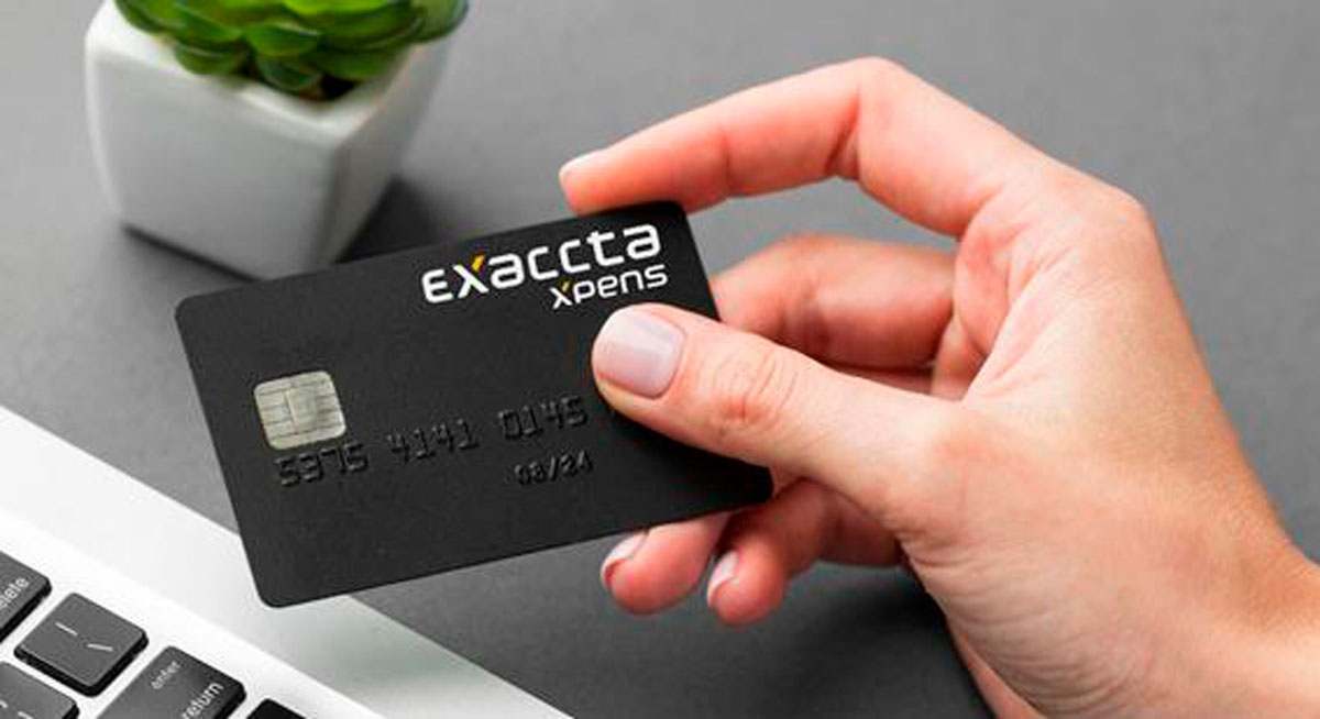 Una tarjeta de Exaccta