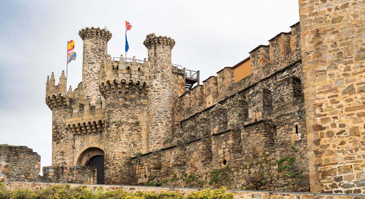 El impresionante castillo medieval del norte de España es Monumento Nacional y casi nadie lo conoce