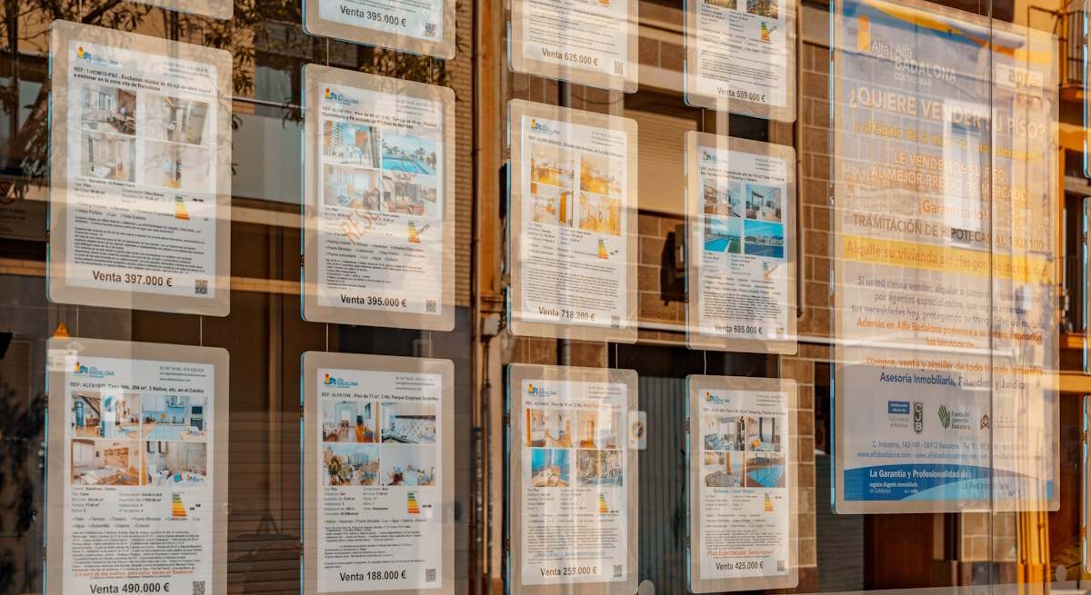 escaparate-inmobiliaria-pisos-venta-alquiler-istock.jpg