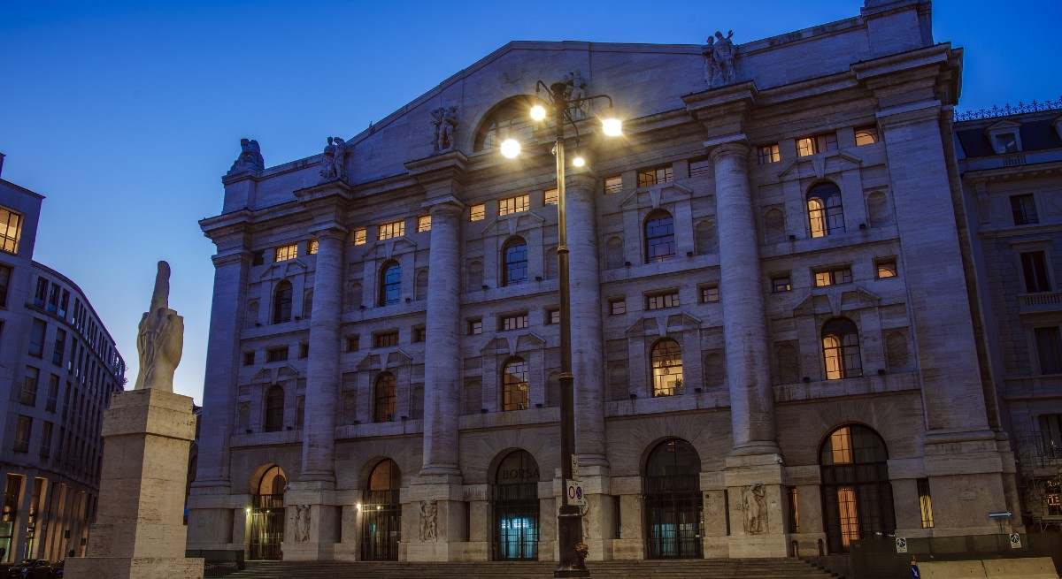 Fachada-Bolsa-de-Milan.jpg