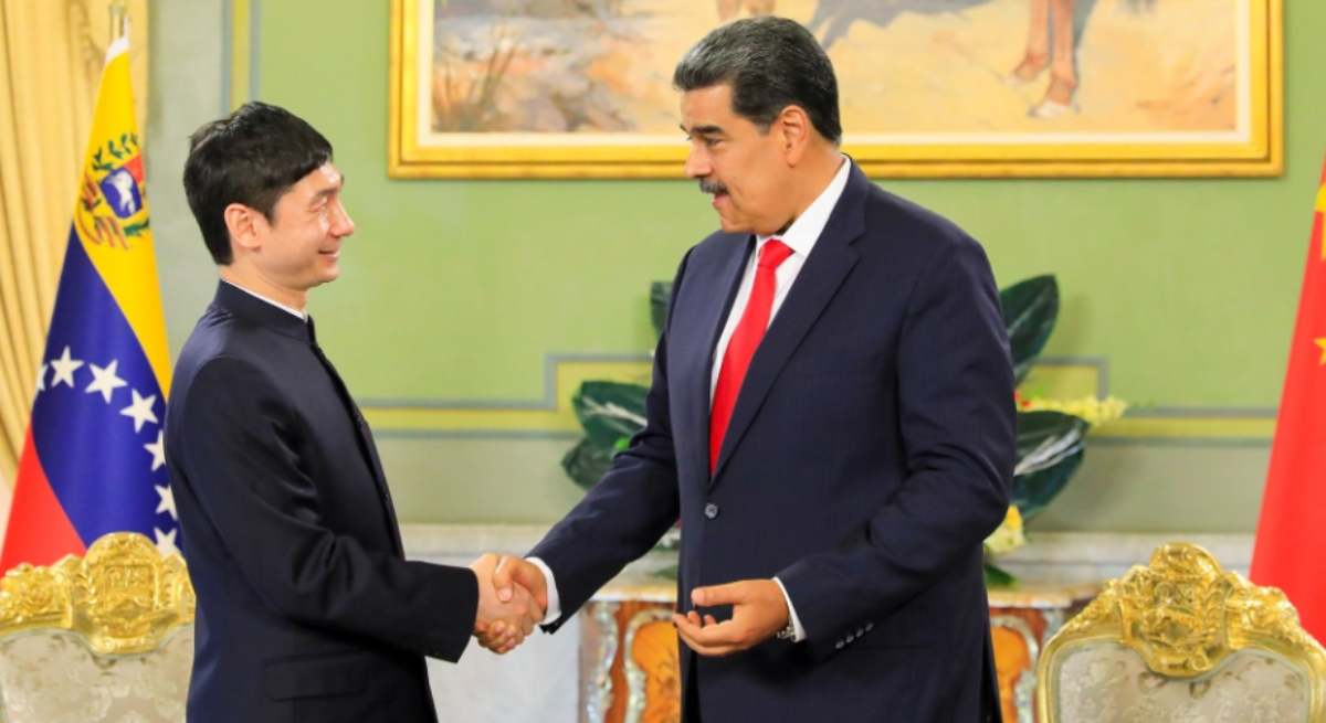 Nicolás Maduro y Lan Hu / X