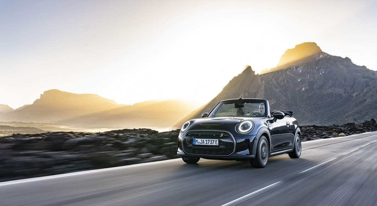 P90493793_highRes_mini-cooper-se-conve.jpg