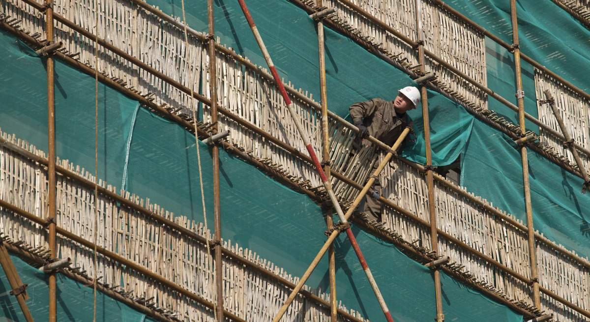 china-trabajador-andamio-dreamstime.jpg