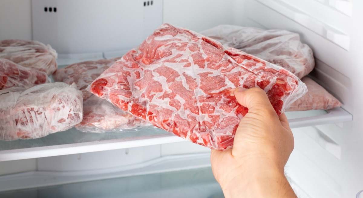 El truco infalible para descongelar la carne en minutos sin calor.