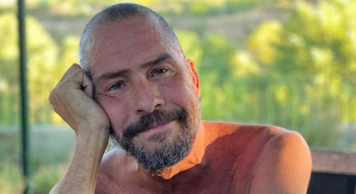 Nacho Palau reaparece tras la querella contra Miguel Bosé: oídos sordos a la polémica negacionista del cantante y silencio ante su posible noviazgo con Ricky Martin