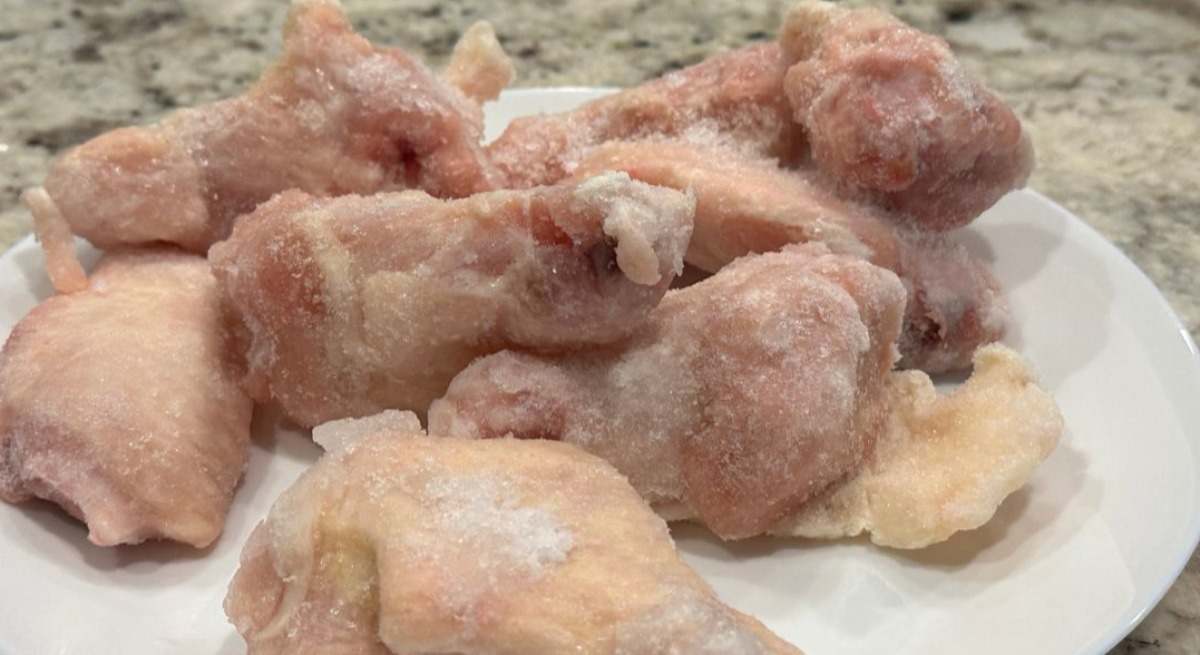 Pollo descongelándose
