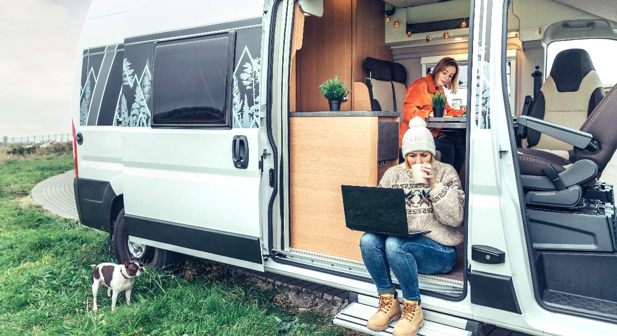 La-libertad-y-la-independencia-de-viajar-con-la-casa-a-cuesta-a-conquistado-a-miles-de-espanoles-desde-la-pandemia-de-Covid-19-iStock.jpg