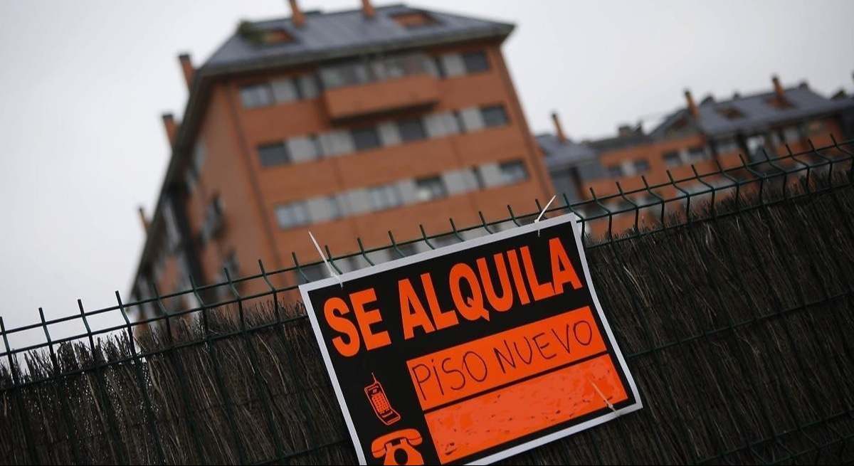 Cartel de una vivienda en alquiler