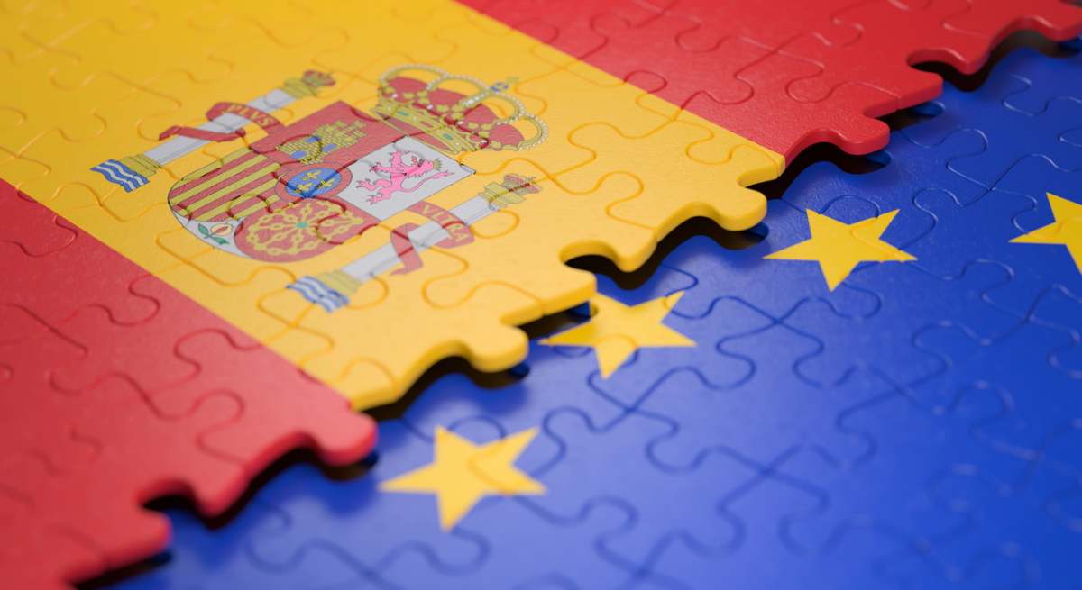 Bandera española y europea como un puzzle