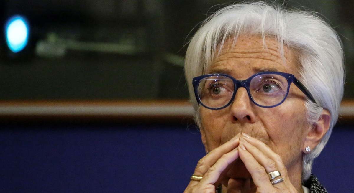 christine-lagarde-presidenta-bce-banco-central-europeo-mira-arriba-gesto-preocupada-seria-28noviembre2022-bloomberg-1200x655.jpg