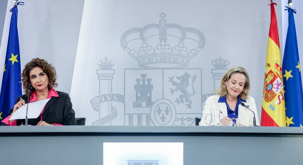 maria-jesus-montero-nadia-calvino-ministra-hacienda-economia-europapress-ep.jpg