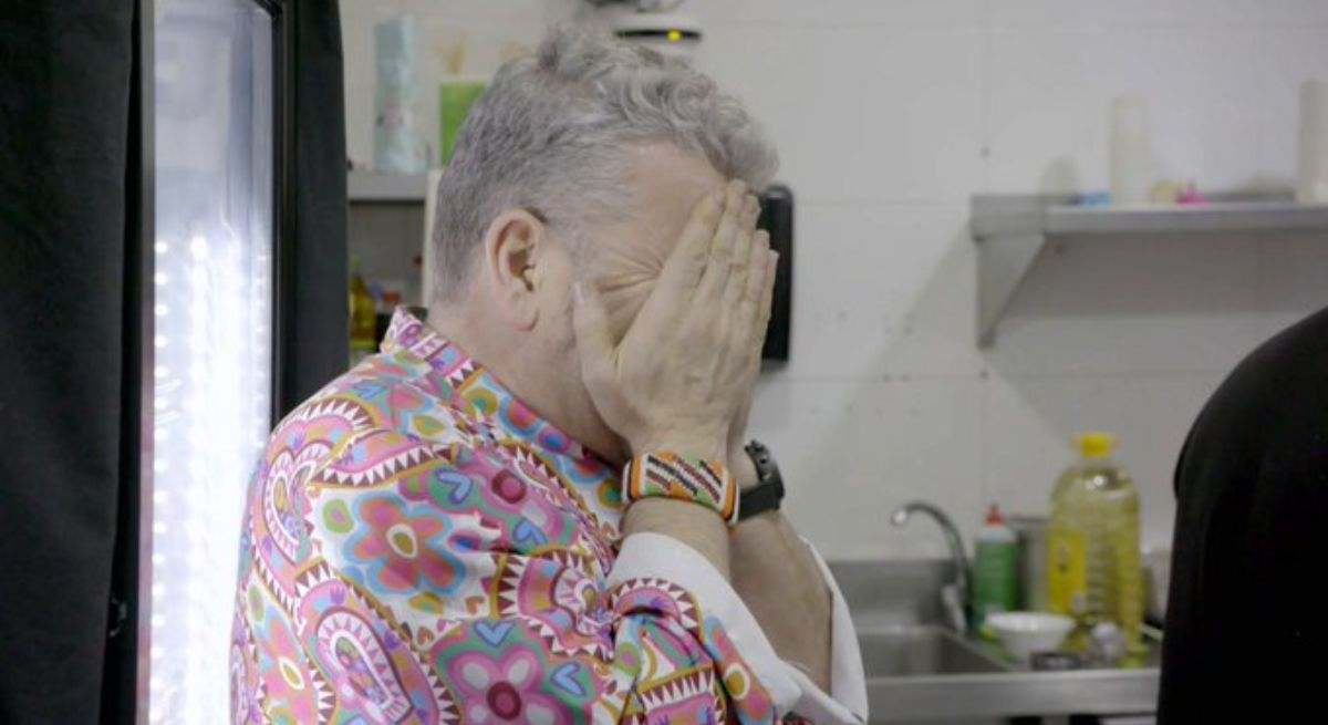 Chicote se pone las manos en la cara al ver la situación del restaurante