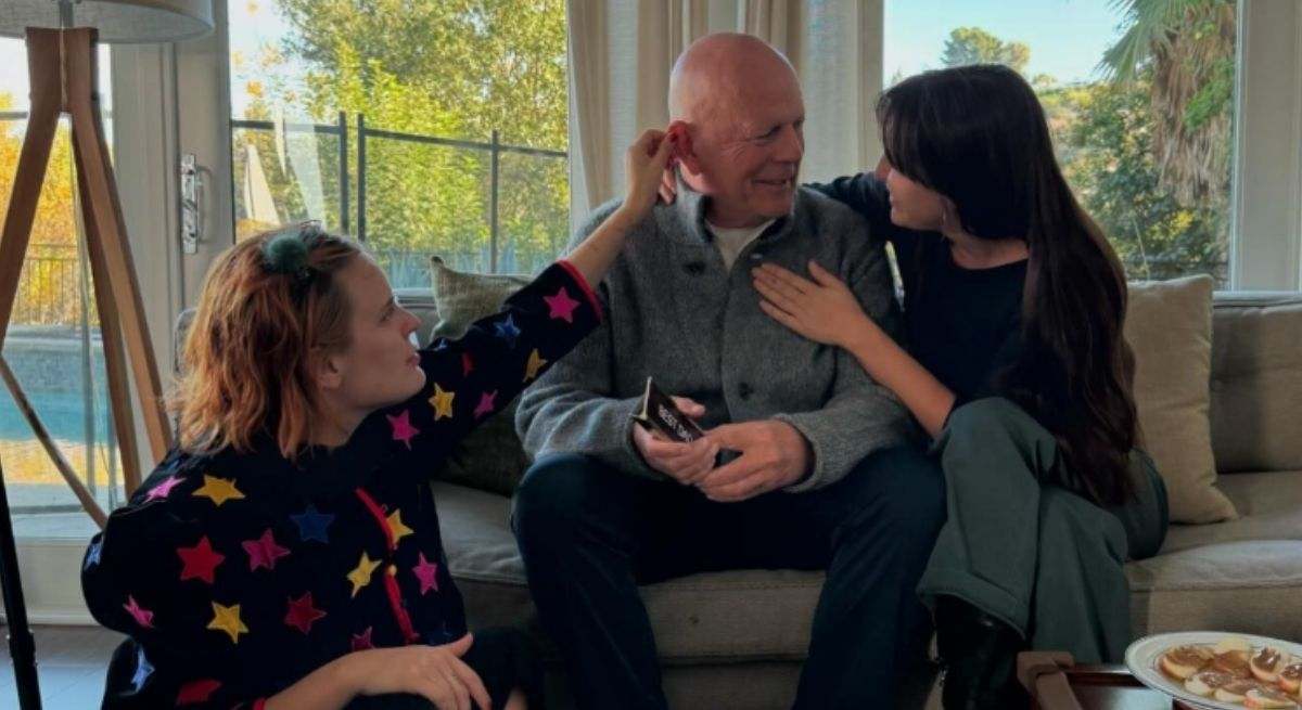 Bruce-con-sus-hijas-.jpg