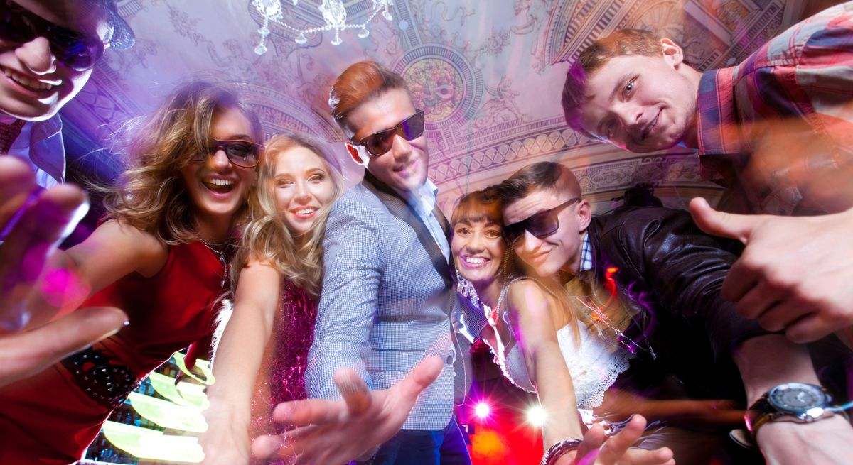 guapos-alcohol-dreamstime.jpg