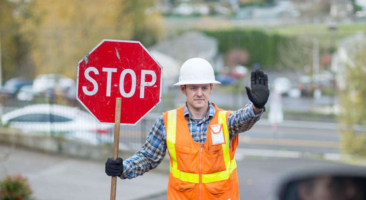 trabajador-stop-istock.jpg