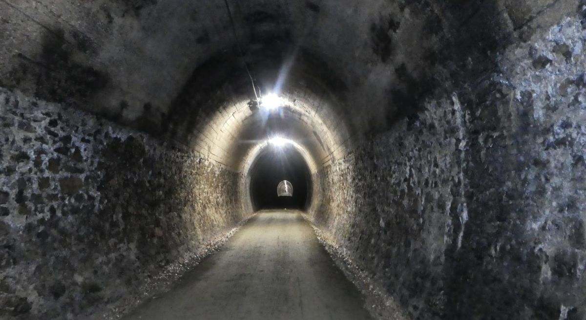 La ruta que tienes que hacer sí o sí: este es el túnel más largo de Europa con casi 3.000 metros y está en España