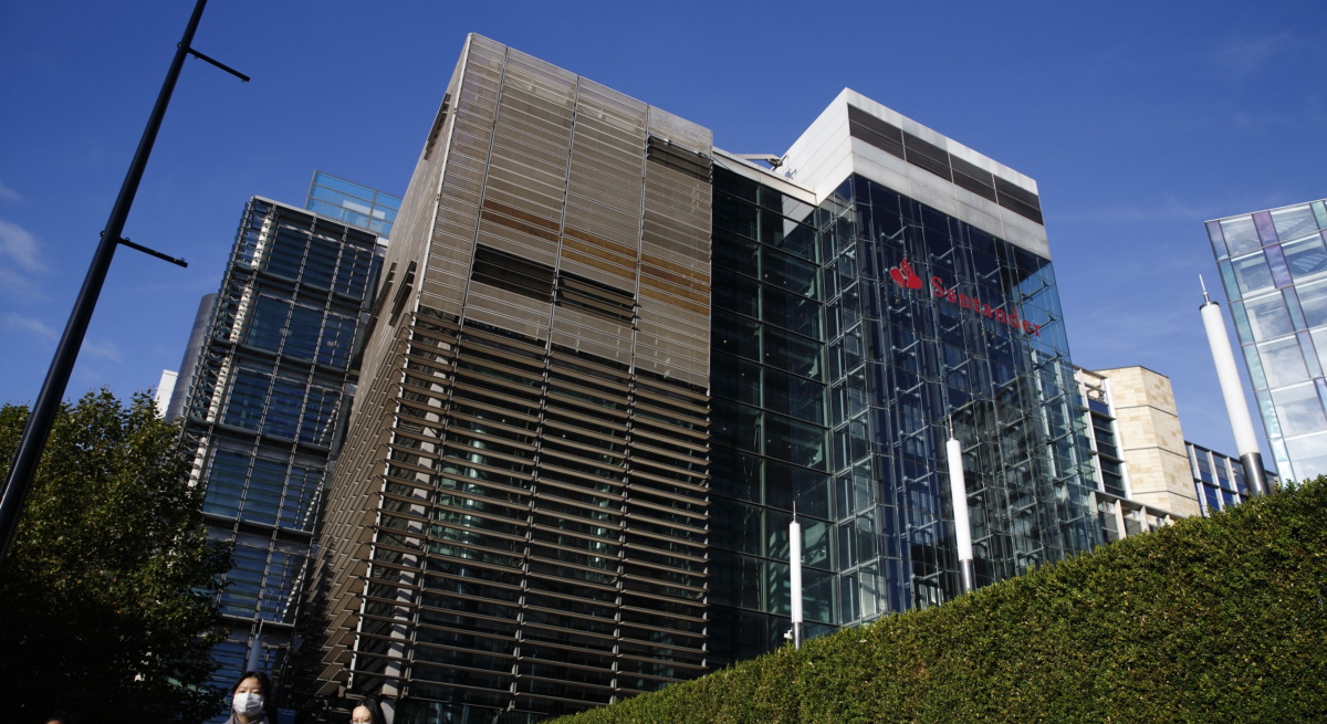 santander-uk-bloomberg.jpg